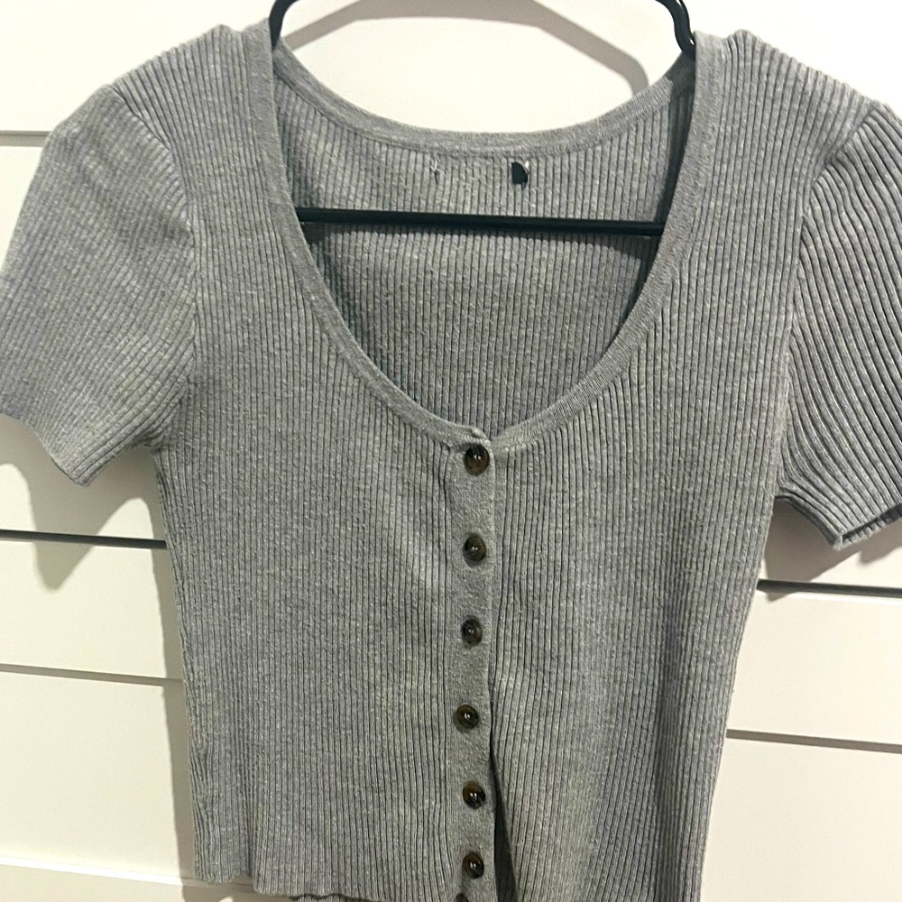 gray cropped button shirt